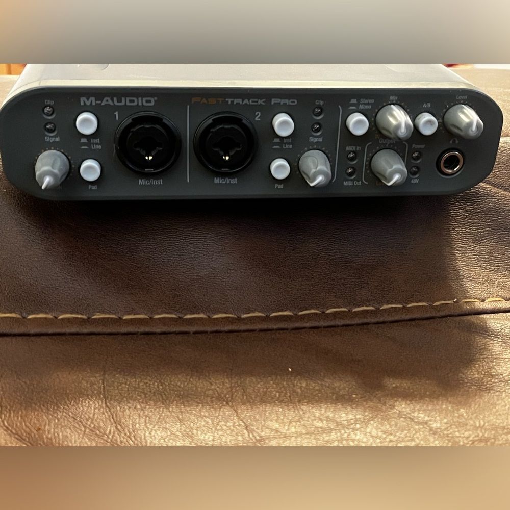 M-Audio Fast Track Pro Audio Interface With Power Source & Microphone EUC - Picture 2 of 8